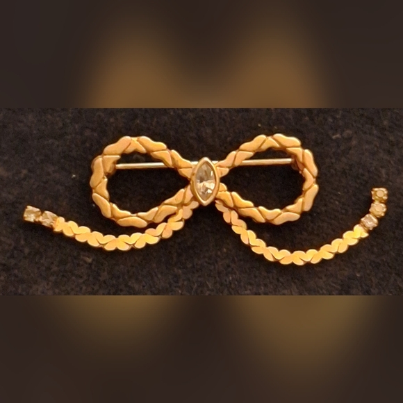 Vintage AVON Gold Bow Brooch with Rhinestones - Picture 2 of 3